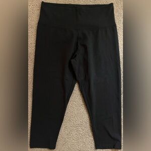 Women’s Black Capri Leggings NWOT